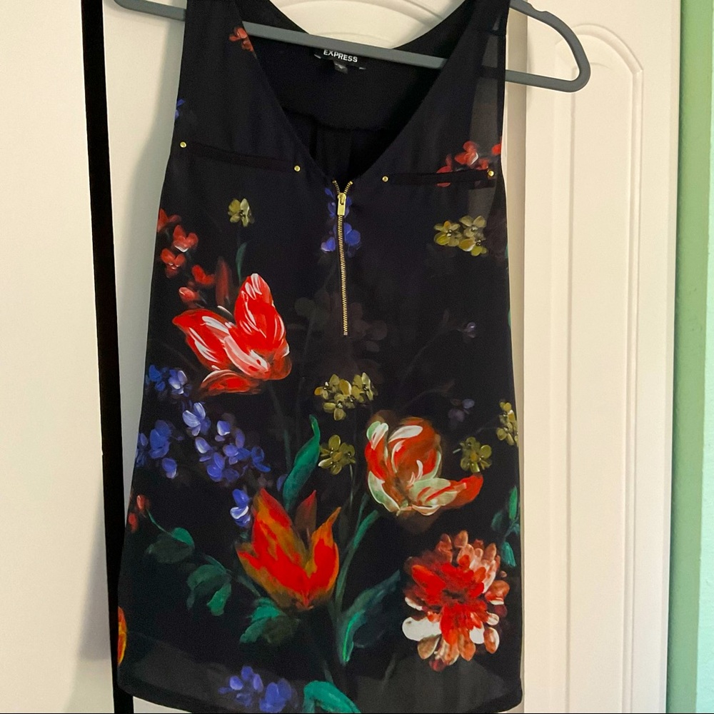 🌹EXPRESS Medium Floral Tank w/ Zipper Accent🖤